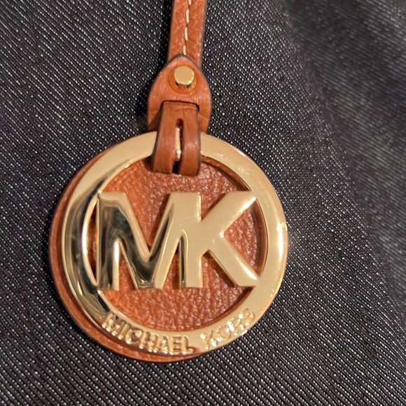 Michael Kors Marina Large drawstring Tote NEW, Authentic - Picture 7 of 8